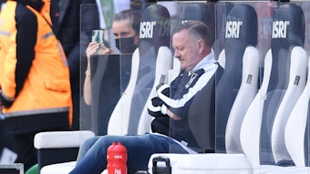 Gladbach-Manager Roland Virkus, hier am 16. April beim Spiel gegen den 1. FC Köln im Borussia-Park hat in der kommenden Transferperiode einiges zu tun.