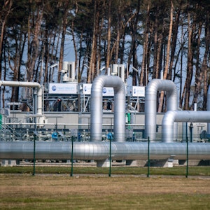 Blick auf Rohrsysteme und Absperrvorrichtungen in der Gasempfangsstation der Ostseepipeline Nord Stream 1 und der Übernahmestation der Ferngasleitung OPAL (Ostsee-Pipeline-Anbindungsleitung).