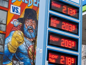 Die Spritpreise sind seit Wochen auf einem Rekordniveau (hier ein Symbolfoto von einer Tankstelle).