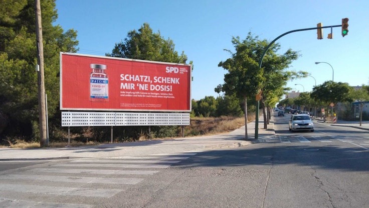 SPD-Plakat an einer Straße auf Mallorca.