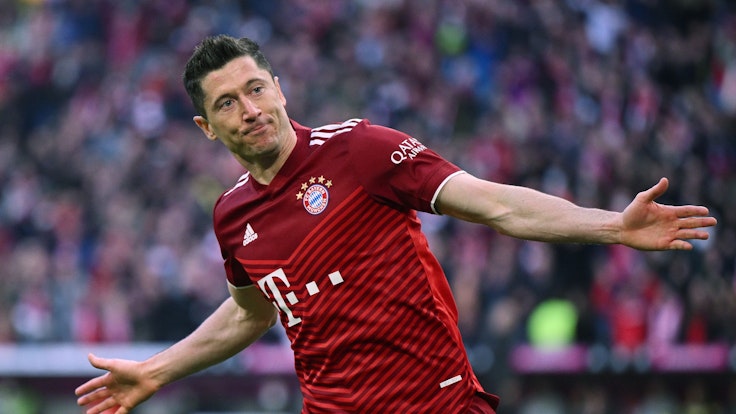 Robert Lewandowski feiert ein Tor für den FC Bayern.