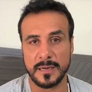 Der frühere Wrestler Alberto El Patrón (auch als Alberto del Rio bekannt) fleht in einer Video-Botschaft um Blutspenden für seine Ex-Frau, die um ihr Leben kämpft.