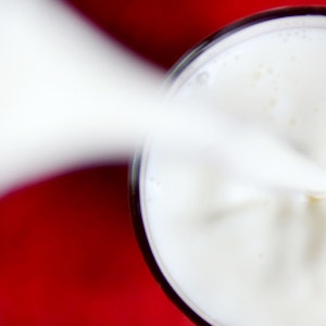 Pflanzliche Milch: Bei einer Milch-Alternative aus Hafer gibt es nun einen großen Rückruf. Unser Symbolbild wurde 2013 geschossen.