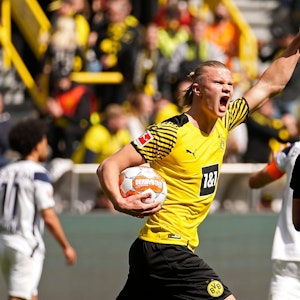 Erling Haaland jubelt über sein Tor gegen den VfL Bochum.