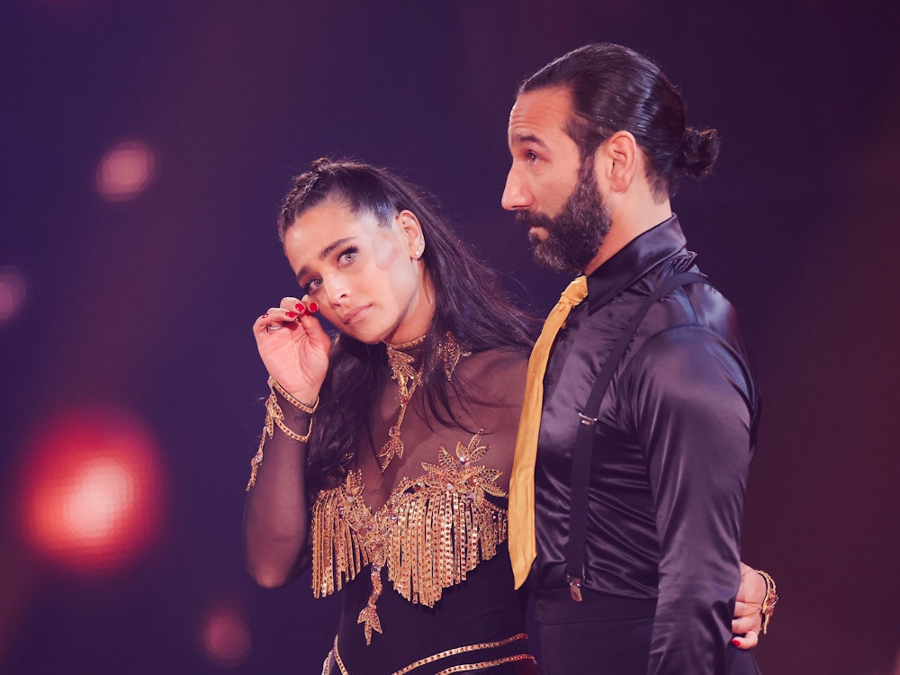 Amira Pocher (l.) und Massimo Sinato (r.) in der RTL-Tanzshow „Let's Dance“.