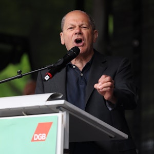 Das Bild zeigt den Bundeskanzler bei der 1. Mai-Kundgebung des Deutschen Gewerkschaftsbunds am 1. Mai 2022.