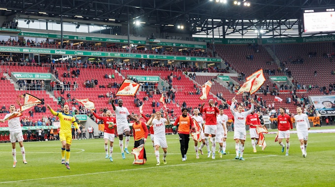 Der 1. FC Köln gewinnt in Augsburg.