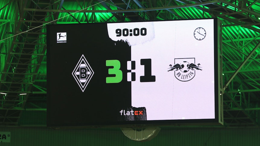 Die Anzeigetafel im Borussia-Park zeigt das Endergebnis am Montag (2. Mai 2022). Die Partie gegen RB Leipzig endete 3:1.