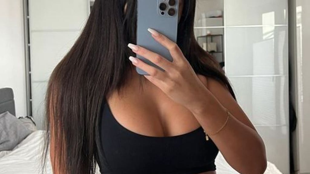 Das Instagram-Selfie zeigt die Kölner Fitness-Influencerin Lisa Del Piero.