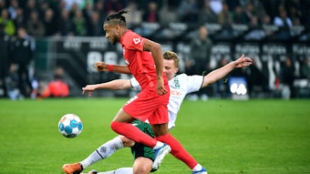 Nico Elvedi von Borussia Mönchengladbach sah im Spiel gegen RB Leipzig am Montag (2. Mai 2022) nach einer Notbremse an Christopher Nkunku die Rote Karte.