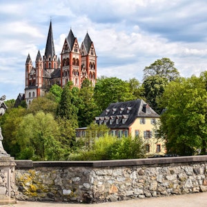 Ein schönes Ausflugsziel in Hessen ist die kleine Stadt Limburg an der Lahn.