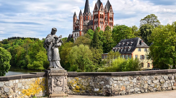 Ein schönes Ausflugsziel in Hessen ist die kleine Stadt Limburg an der Lahn.