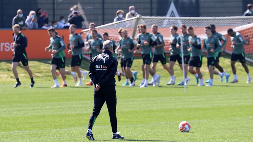 Borussia Mönchengladbach nimmt am Donnerstag (5. Mai 2022) die Vorbereitung auf das Auswärtsspiel bei Eintracht Frankfurt auf. Das Foto zeigt das Team bei einer Trainingseinheit am 28. April im Borussia-Park.