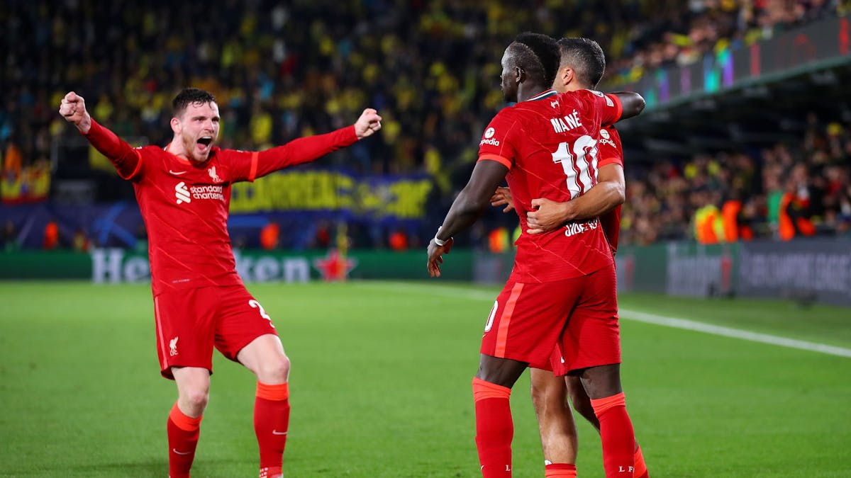 VILLARREAL, SPAIN - MAY 03: Sadio Mane celebrates with teammates Thiago Alcantara and Andrew Robertson of Liverpool after scoring their team's third goal during the UEFA Champions League Semi Final Leg Two match between Villarreal and Liverpool at Estadio de la Ceramica on May 03, 2022 in Villarreal, Spain. (Photo by Eric Alonso/Getty Images)