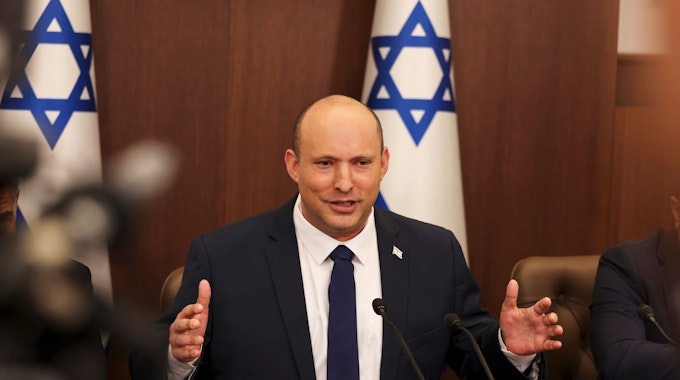 Naftali Bennett, Ministerpräsident von Israel (hier am 1. Mai), hat den Nazi-Vergleich des russischen Außenministers Lawrow in Bezug auf den Ukraine-Krieg verurteilt. Israel erwägt nun offenbar, die Hilfen für die Ukraine zu verstärken.