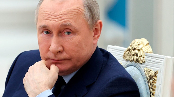 Laut US-Berichten könnte Russlands Präsident Wladimir Putin (hier am 29. April bei einem Treffen in Moskau) Mitte Mai die selbst ernannten „Volksrepubliken“ annektieren. Auch die Ukraine befürchtet, dass am symbolischen 9. Mai die nächste Eskalationsstufe gezündet werden könnte.