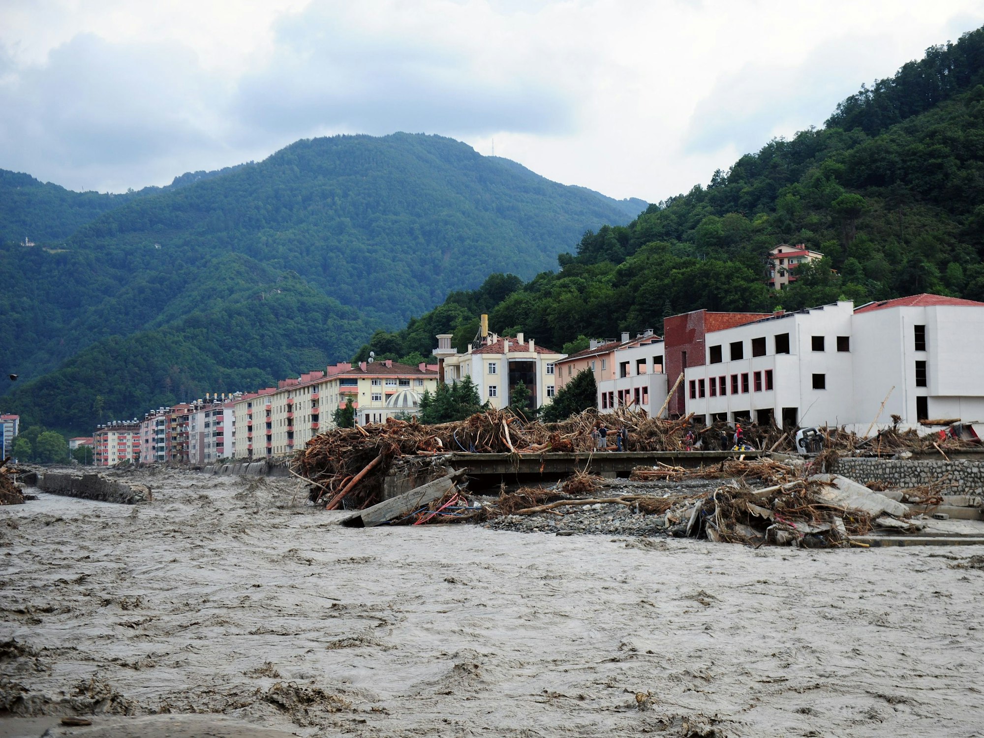 Blick auf ein von den Überschwemmungen betroffenes Wohngebiet.