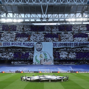 Im Estadio Santiago Bernabéu prangt im Halbfinale der Champions League gegen Manchester City neben der großen Choreografie auch das gewohnte blaue Banner im Unterrang.