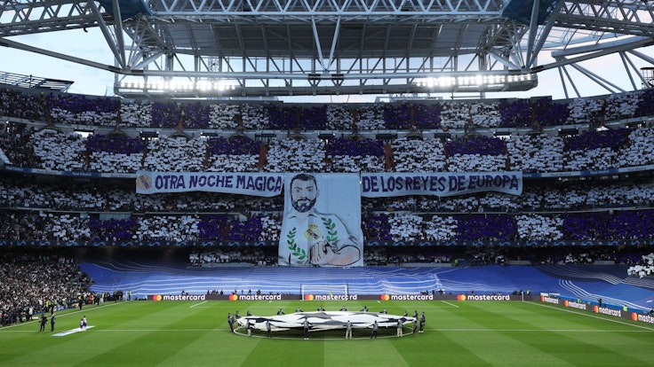 Im Estadio Santiago Bernabéu prangt im Halbfinale der Champions League gegen Manchester City neben der großen Choreografie auch das gewohnte blaue Banner im Unterrang.