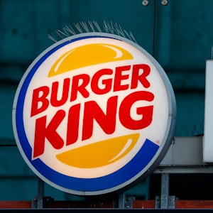 Das Logo des Geschäfts «Burger King» am Alexanderplatz.