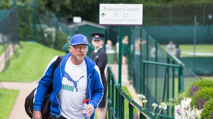 Boris Becker auf dem Gelände des „All England Lawn Tennis Club“ in Wimbledon (hier im Juni 2016 als Trainer von Novak Djokovic) – kommt er nie mehr hierher zurück?