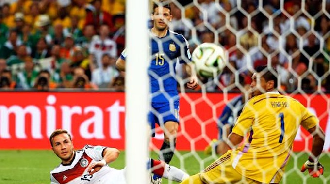 Mario Götze trifft im WM-Finale 2014 in Rio de Janeiro zum entscheidenden 1:0 für Deutschland gegen Argentinien. Tom Bartels wird auch das Finalspiel der WM 2022 in Katar kommentieren.