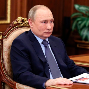 Russlands Präsident Wladimir Putin am 5. Mai im Kreml. Je mehr Opfer es gibt, desto schwieriger werden die Friedensgespräche zwischen Russland und der Ukraine verlaufen.