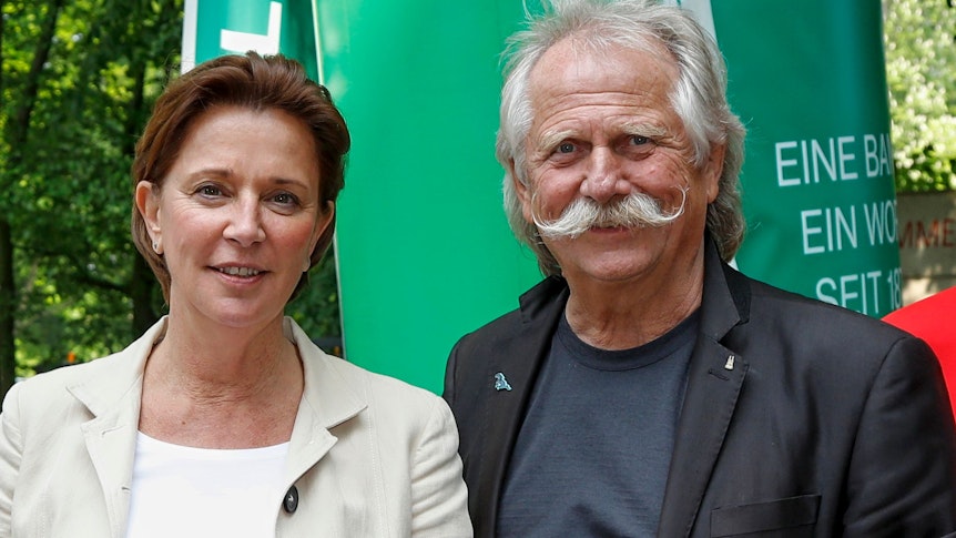 NRW-Schulministerin Yvonne Gebauer (l.) und Höhner-Sänger Henning Krautmacher