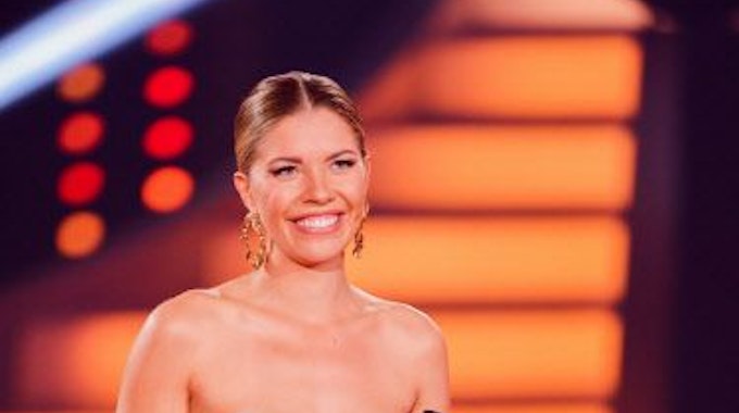 Victoria Swarovski lacht bei der RTL-Tanzshow „Let's Dance“ am 6. Mai 2022.