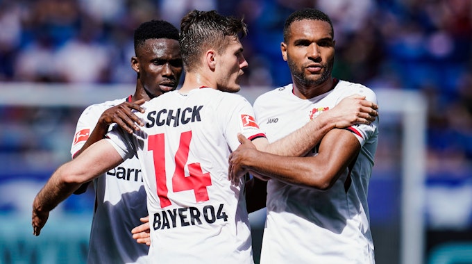 Patrik Schick jubelt mit seinen Teamkollegen über sein Tor gegen die TSG Hoffenheim