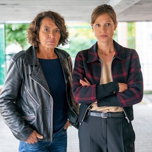 Neuer „Tatort“ aus Ludwigshafen: Lena Odenthal (Ulrike Folkerts) und Johanna Stern (Lisa Bitter) ermittelten wegen des Todes eines Schülers.
