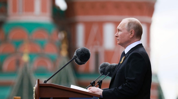 Wladimir Putin hält eine Rede am 9. Mai 2022, der in Russland als Tag des Sieges gefeiert wird.