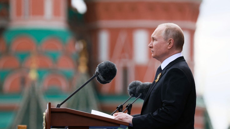 Wladimir Putin hält eine Rede am 9. Mai 2022, der in Russland als Tag des Sieges gefeiert wird.
