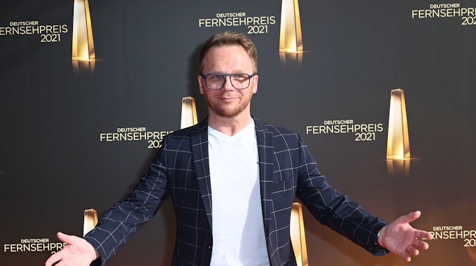 Comedian Ralf Schmitz kommt zur Verleihung des Deutschen Fernsehpreises 2021 im Tanzbrunnen.