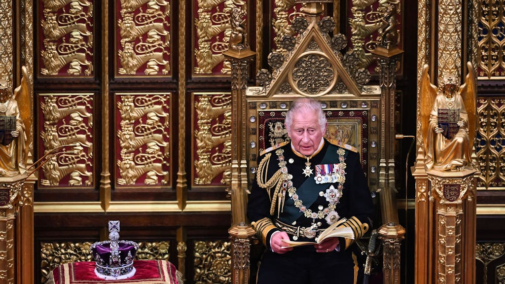 Prinz Charles von Großbritannien hat am 10. Mai 2022 zum ersten Mal in der Geschichte die Sitzung des Parlaments im House of Lords eröffnet.