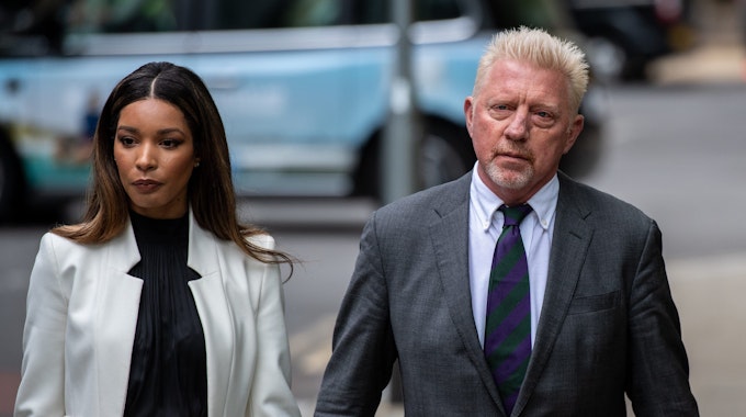 Boris Becker und seine Freundin Lilian de Carvalho Monteiro kommen am 29. April 2022 zur Urteilsverkündung in London.