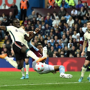 Liverpools Sadio Mané, hier beim Torabschluss in der Partie gegen Aston Villa am 11. Mai 2022, erzielte den Siegtreffer für die Reds.