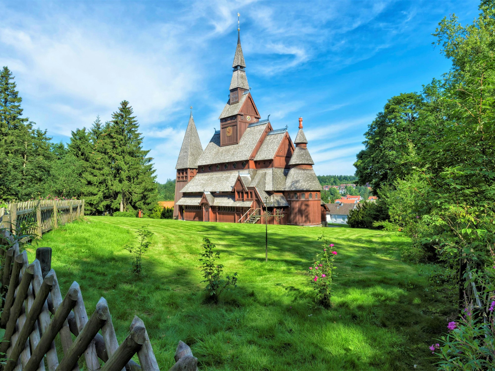 Die Gustav-Adolf-Stabkirche im Harz ist einem norwegischen Vorbild nachempfunden.