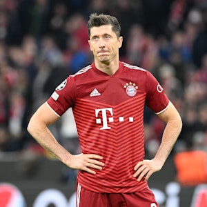 FC-Bayern-Stürmer Robert Lewandowski, hier im April 2022 beim Champions-League-Spiel gegen Villarreal, soll den Rekordmeister unbedingt verlassen wollen.