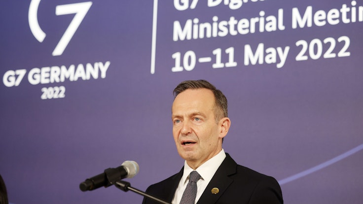 Volker Wissing (FDP), Bundesminster für Verkehr und Digitales, spricht auf der Abschlusspressekonferenz.