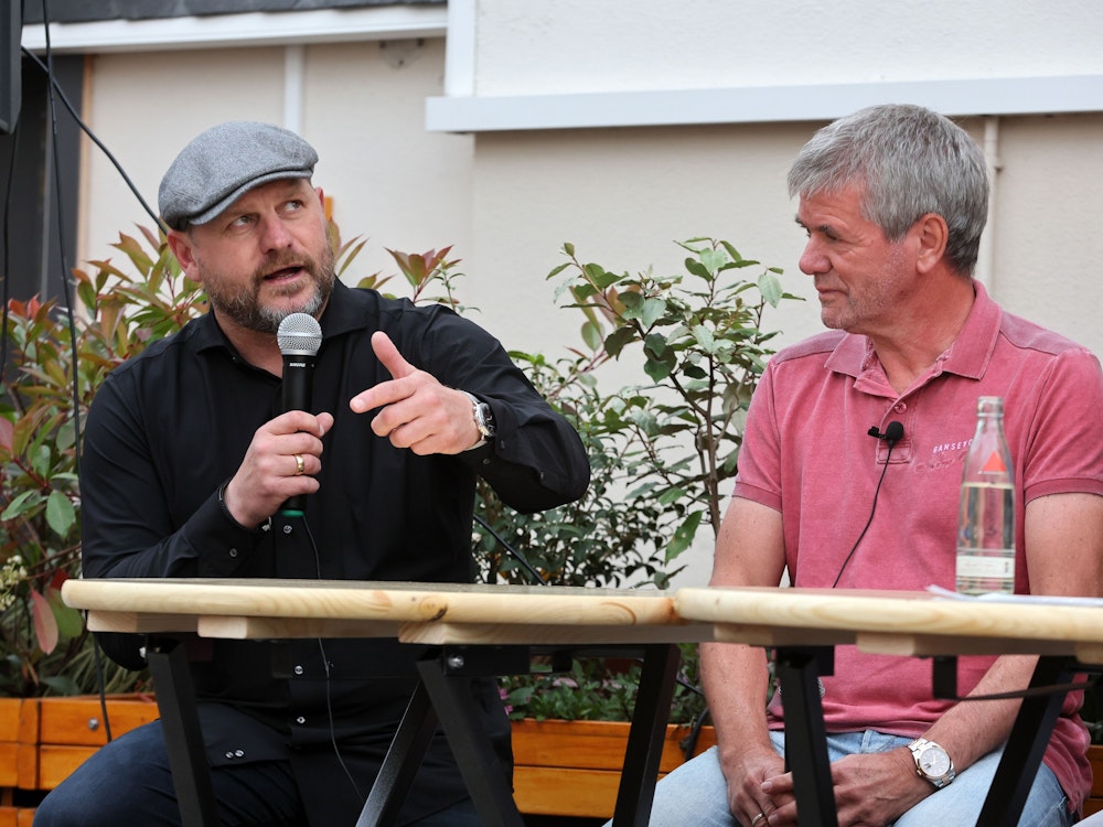 Steffen Baumgart und Friedhelm Funkel diskutieren bei der Talk-Runde „Loss mer schwade“