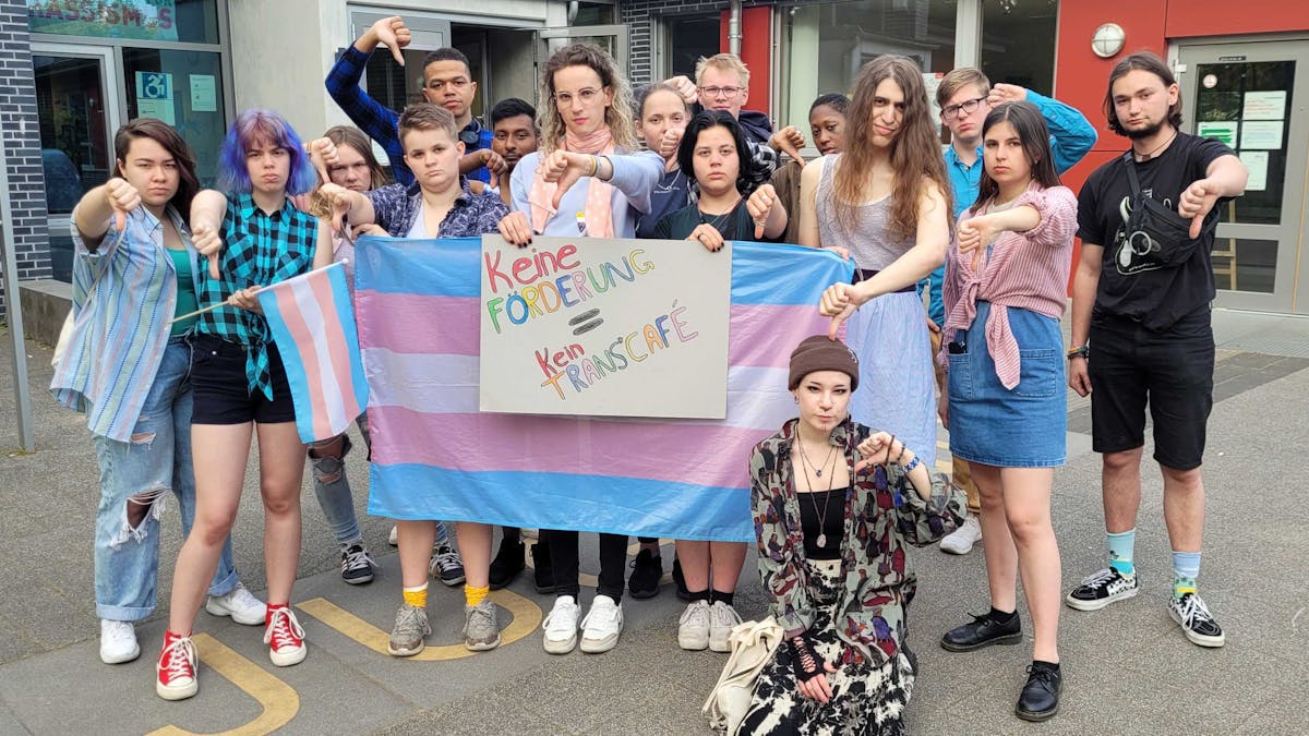 Daumen runter für diese Nachricht: Der Trans-Jugendtreff im anyway in Köln steht vor dem Aus.