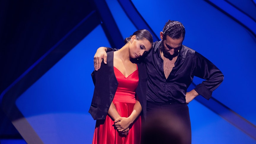 13.05.2022, Nordrhein-Westfalen, Köln: Amira Pocher, Moderatorin, und Massimo Sinato, Profitänzer, tanzen in der RTL-Tanzshow «Let's Dance» im Coloneum.