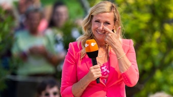 Andrea Kiewel moderiert den ZDF-„Fernsehgarten“ am 8. Mai 2022.