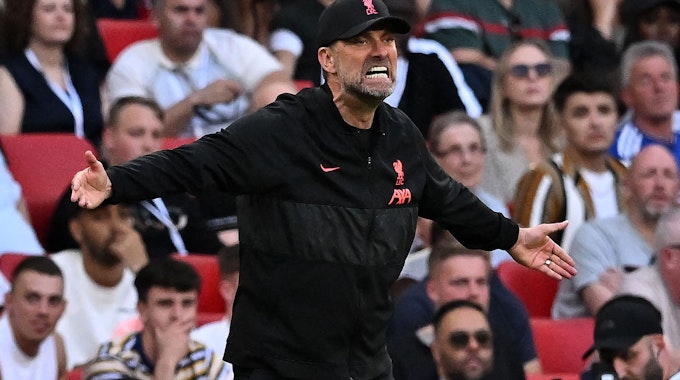 Liverpools Jürgen Klopp brüllt an der Seitenlinie.