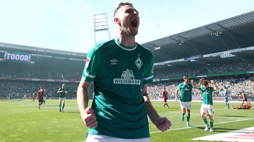 Marvin Ducksch jubelt am Aufstiegs-Sonntag über sein Tor für Werder Bremen gegen Jahn Regensburg.