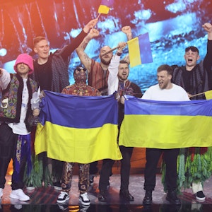 Das Kalush Orchestra aus der Ukraine jubelt über den Gewinn des Eurovision Song Contest (ESC) am 14. Mai 2022.