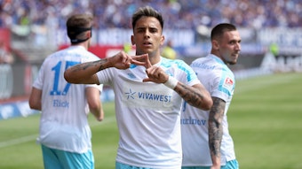 Rodrigo Zalazar vom FC Schalke 04 feiert sein Tor in Nürnberg.