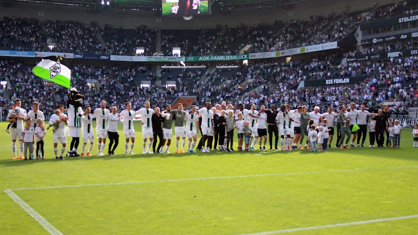 Nach dem 5:1-Sieg gegen die TSG Hoffenheim am Samstag (14. Mai 2022) wurde die Mannschaft von Borussia Mönchengladbach von den Fans gefeiert - und vier Fohlen verabschiedet.