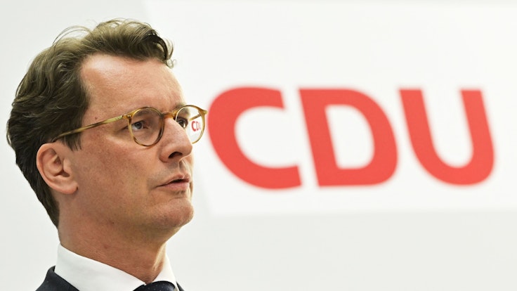 Der bisherige NRW-Ministerpräsident und CDU-Spitzenkandidat für die Landtagswahl in Nordrhein-Westfalen, Hendrik Wüst, am 16. Mai bei der Pressekonferenz zusammen mit Friedrich Merz.